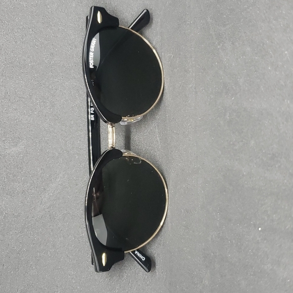 Foster Grant club style sunglasses - Picture 2 of 7